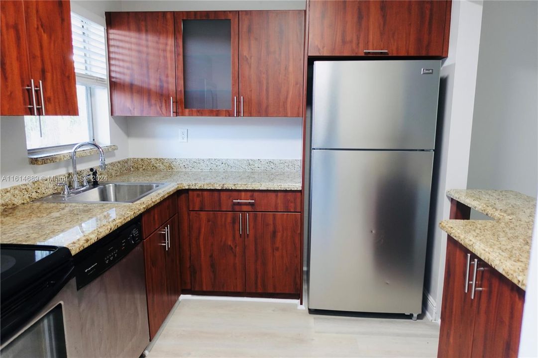 For Rent: $2,250 (2 beds, 2 baths, 808 Square Feet)