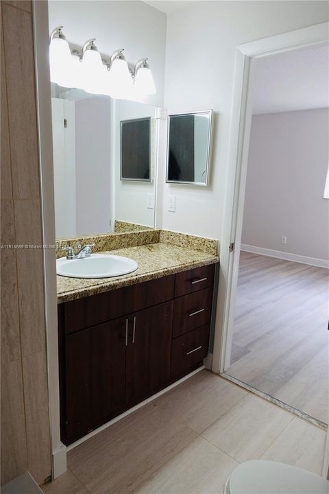 For Rent: $2,250 (2 beds, 2 baths, 808 Square Feet)