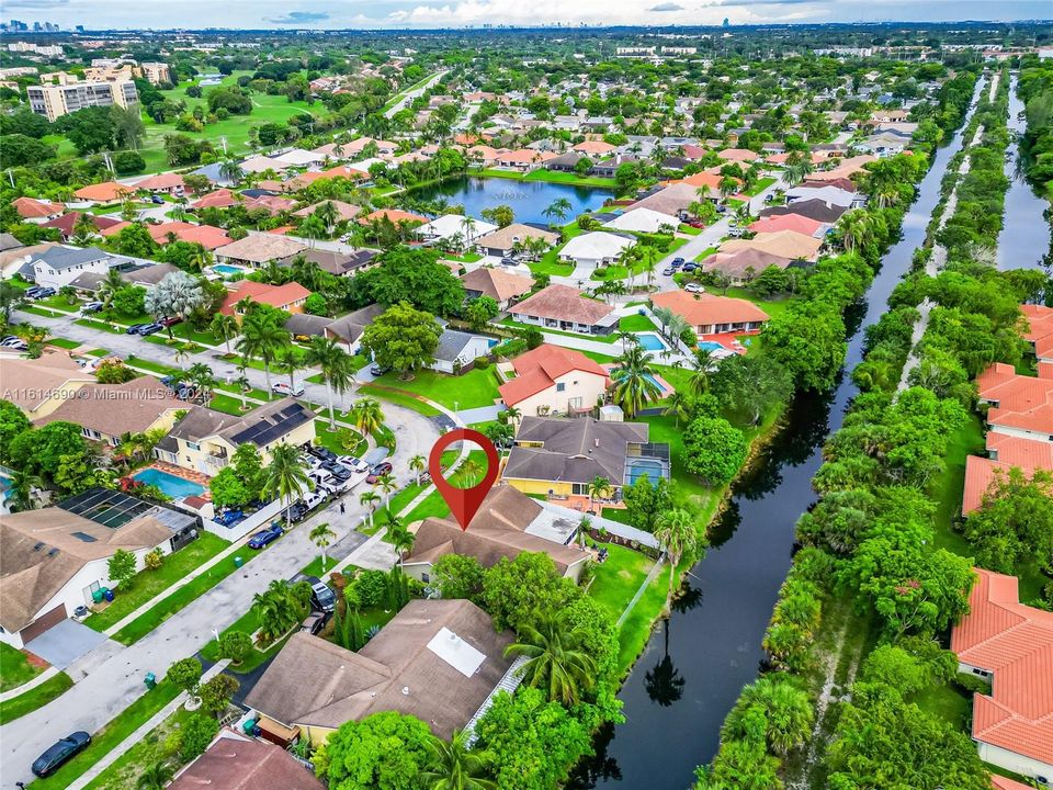 For Sale: $600,000 (4 beds, 2 baths, 1953 Square Feet)