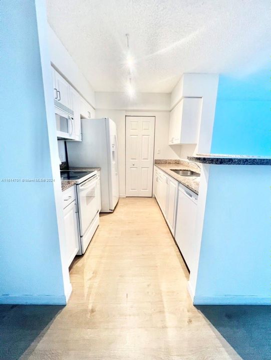 For Rent: $3,050 (1 beds, 1 baths, 750 Square Feet)