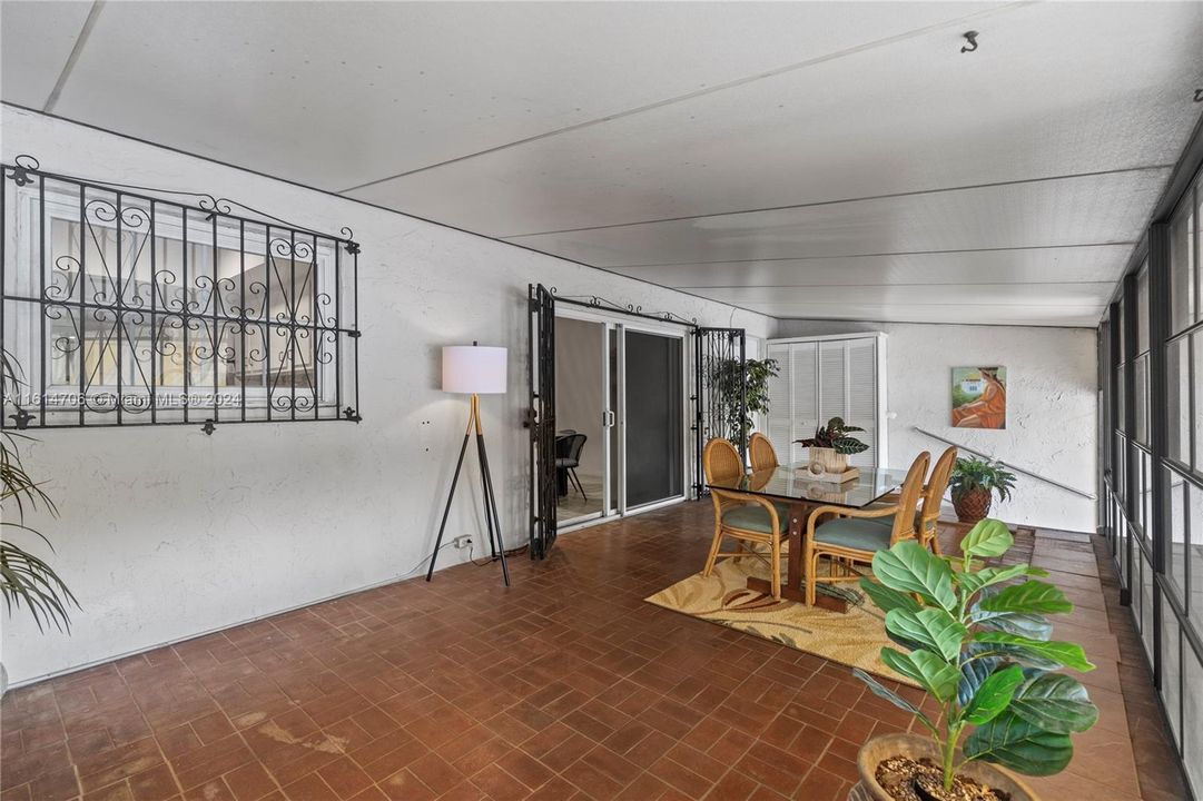 For Sale: $620,000 (2 beds, 2 baths, 1305 Square Feet)