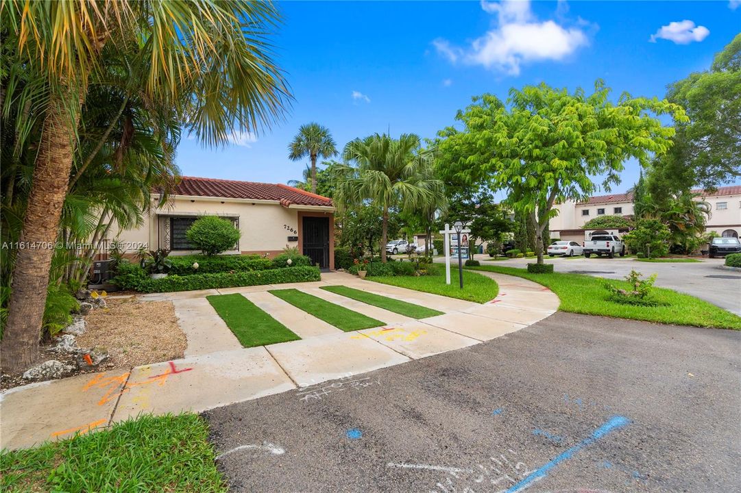 For Sale: $620,000 (2 beds, 2 baths, 1305 Square Feet)