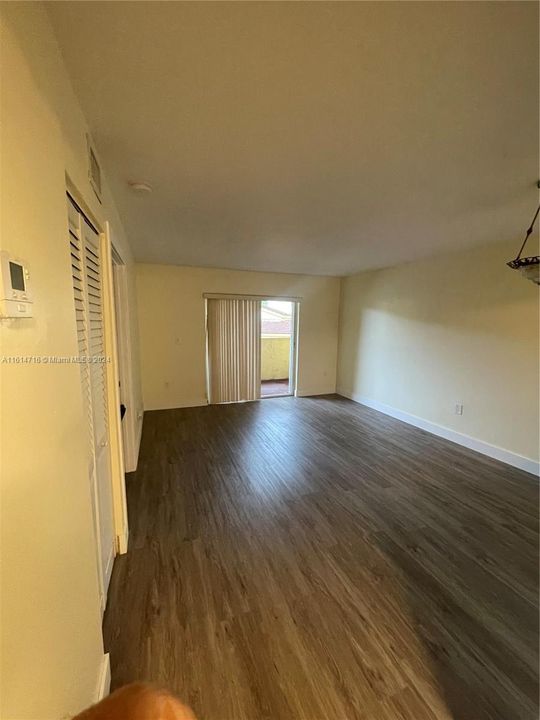 For Rent: $1,800 (1 beds, 1 baths, 848 Square Feet)