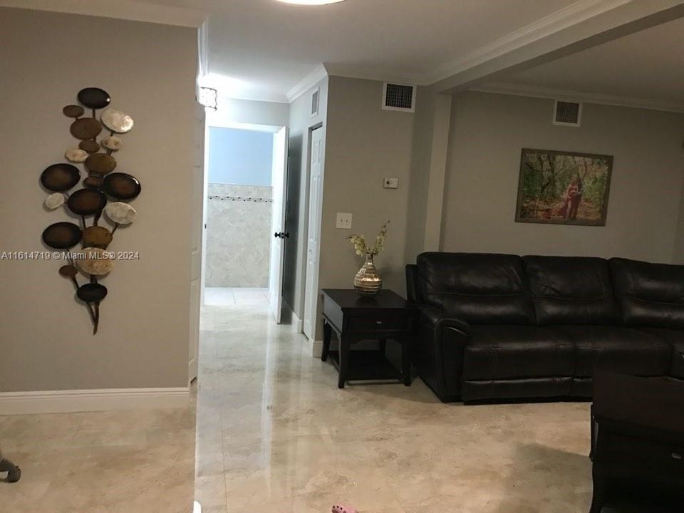 For Rent: $3,000 (2 beds, 2 baths, 2518 Square Feet)
