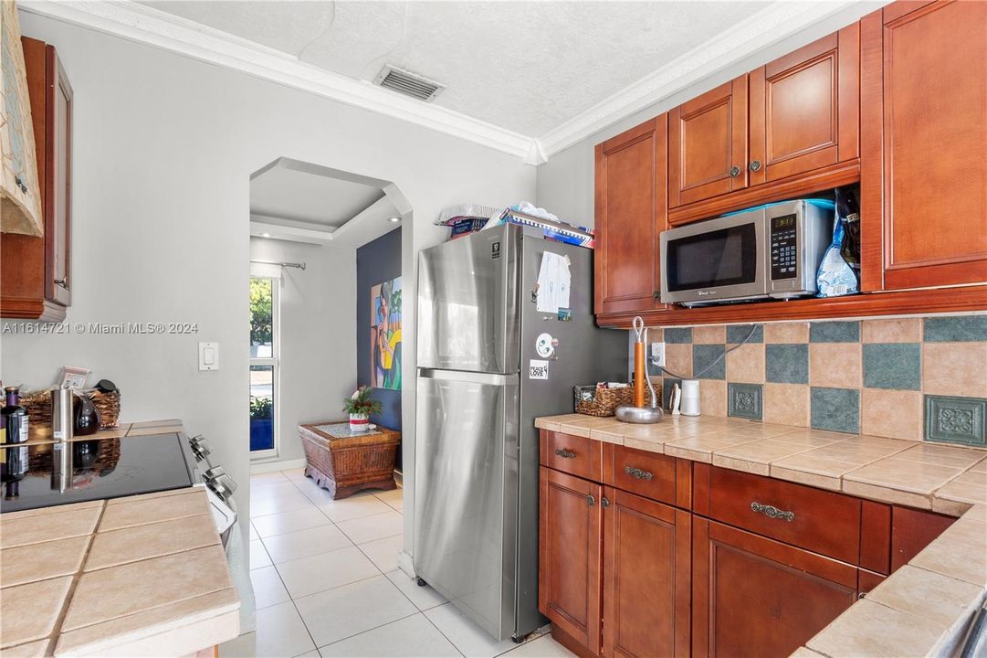 For Sale: $499,999 (2 beds, 1 baths, 1606 Square Feet)