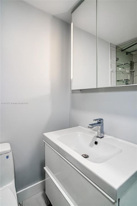 For Rent: $3,200 (1 beds, 2 baths, 850 Square Feet)