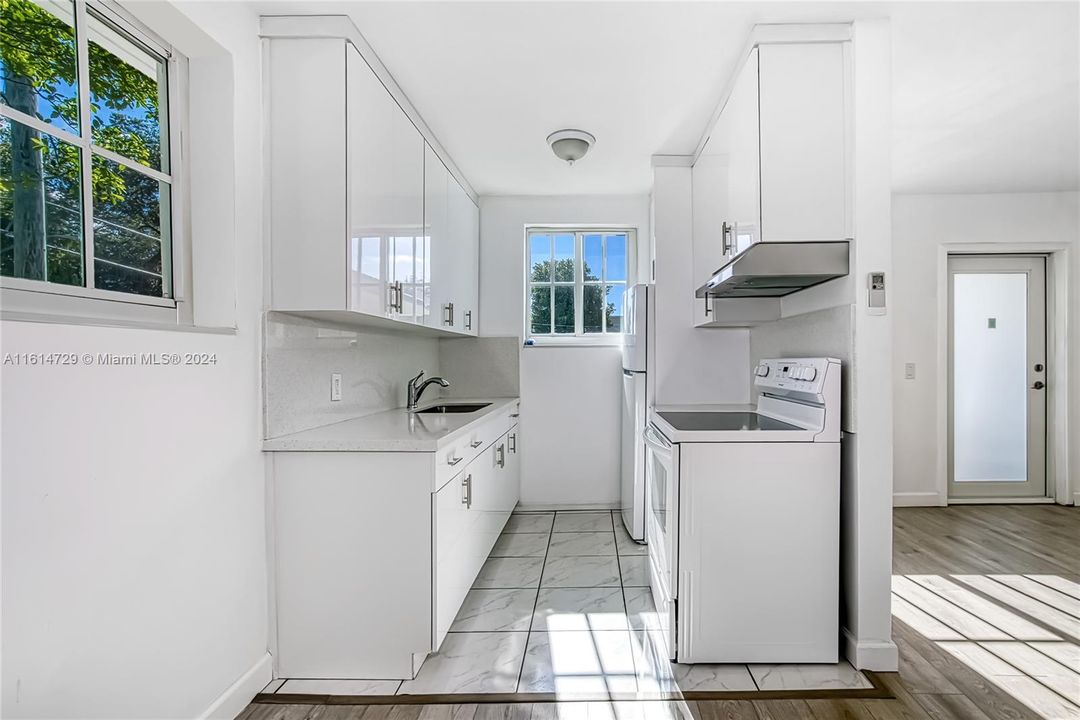 Active With Contract: $1,500 (1 beds, 1 baths, 603 Square Feet)