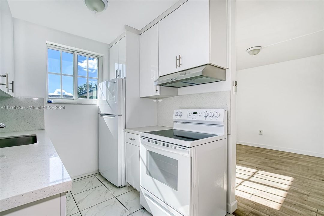 Active With Contract: $1,500 (1 beds, 1 baths, 603 Square Feet)