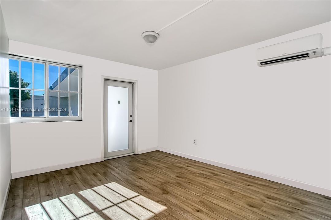 Active With Contract: $1,500 (1 beds, 1 baths, 603 Square Feet)