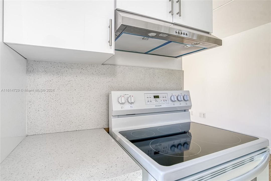 Active With Contract: $1,500 (1 beds, 1 baths, 603 Square Feet)