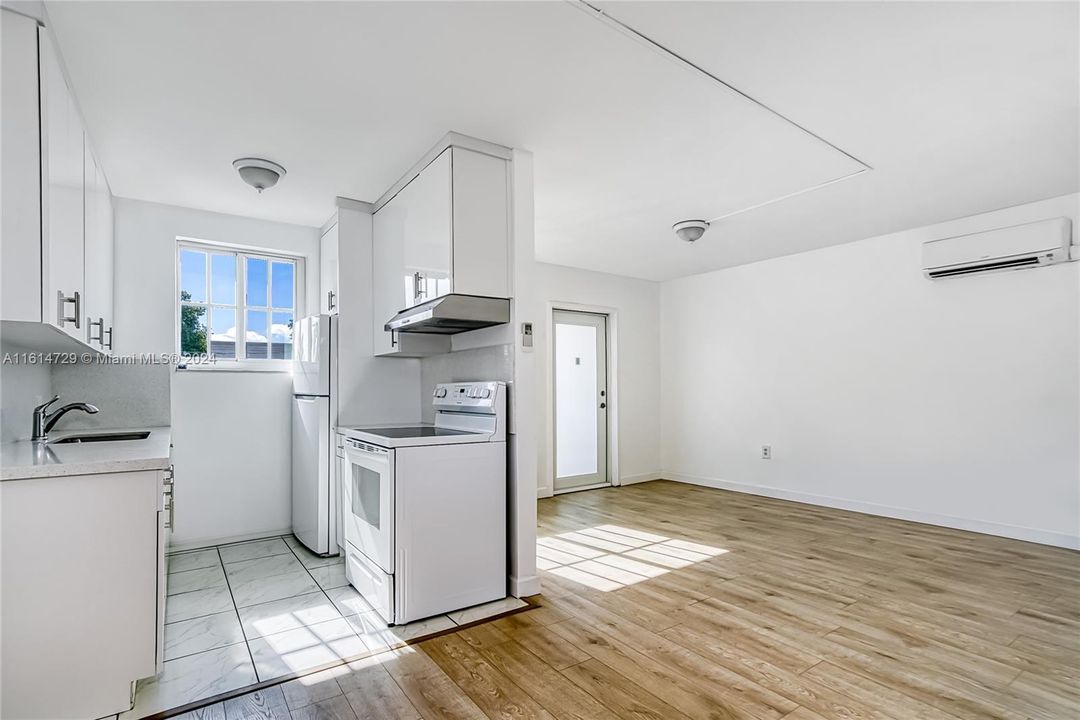 Active With Contract: $1,500 (1 beds, 1 baths, 603 Square Feet)