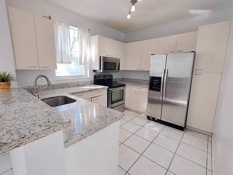 For Rent: $3,400 (3 beds, 2 baths, 1628 Square Feet)