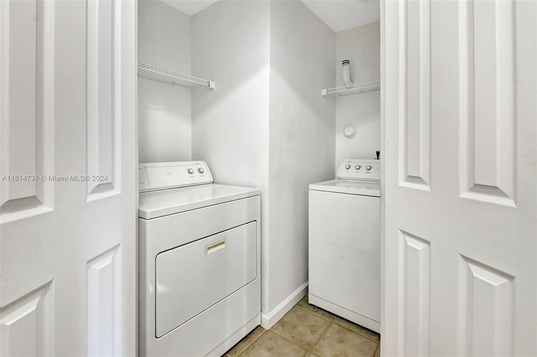 For Sale: $379,999 (2 beds, 2 baths, 1165 Square Feet)