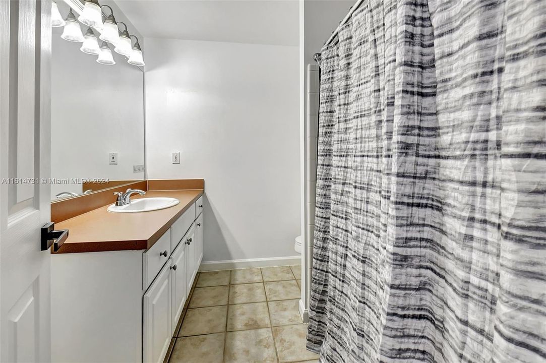 For Sale: $379,999 (2 beds, 2 baths, 1165 Square Feet)