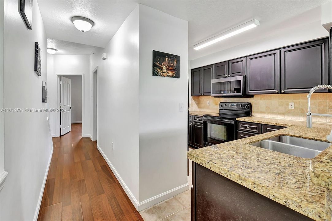 For Sale: $379,999 (2 beds, 2 baths, 1165 Square Feet)