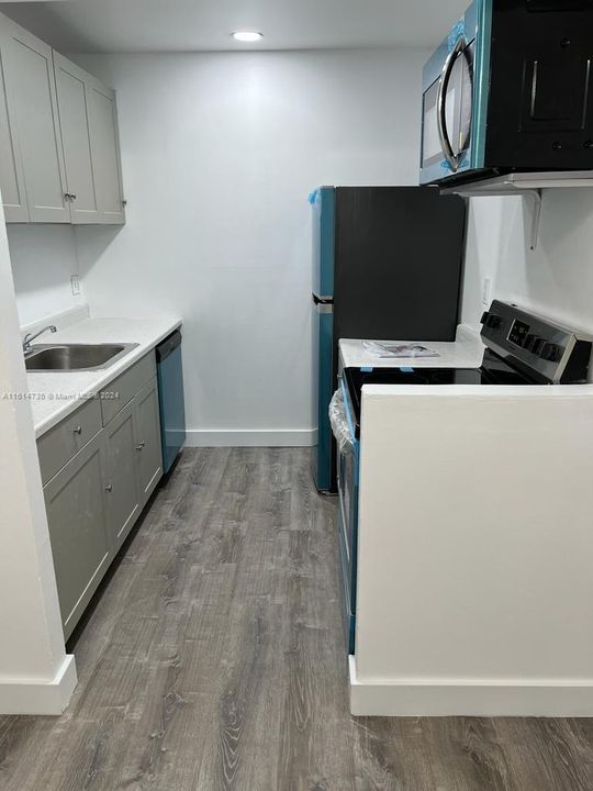 For Rent: $1,850 (2 beds, 1 baths, 800 Square Feet)