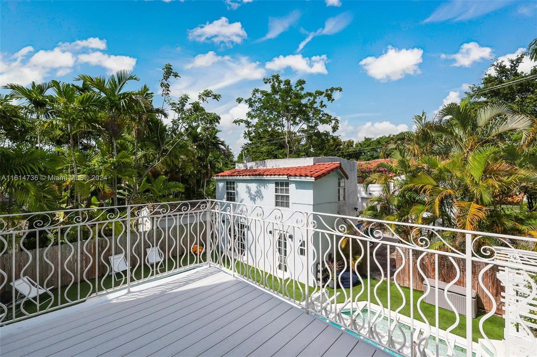 Main bedroom Deck