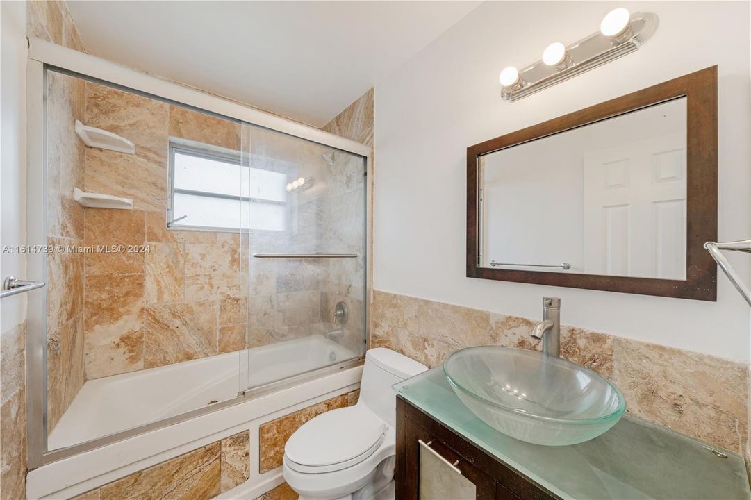 For Sale: $270,000 (2 beds, 2 baths, 763 Square Feet)