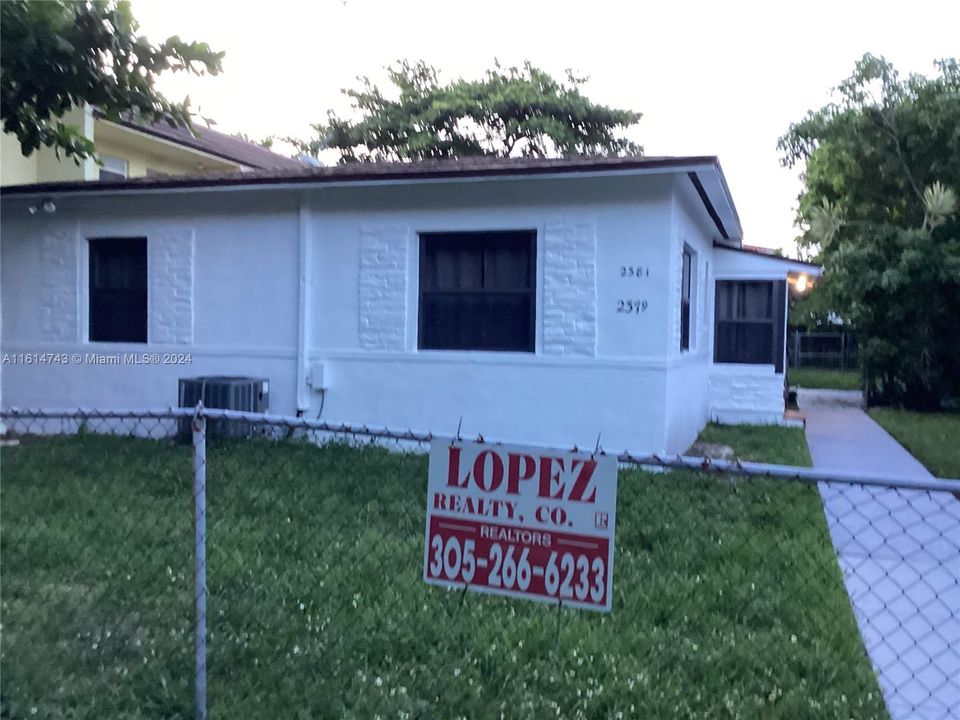 For Rent: $2,500 (2 beds, 2 baths, 1015 Square Feet)