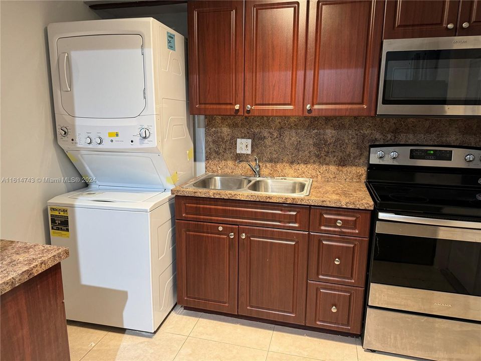 For Rent: $2,500 (2 beds, 2 baths, 1015 Square Feet)