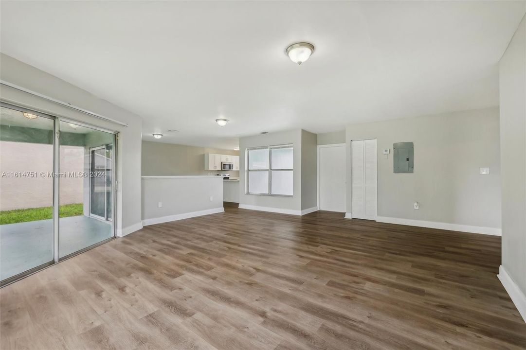 Active With Contract: $515,000 (3 beds, 2 baths, 1435 Square Feet)