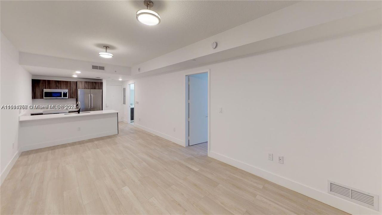 For Rent: $3,800 (1 beds, 1 baths, 711 Square Feet)