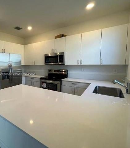 For Rent: $2,600 (3 beds, 2 baths, 1483 Square Feet)