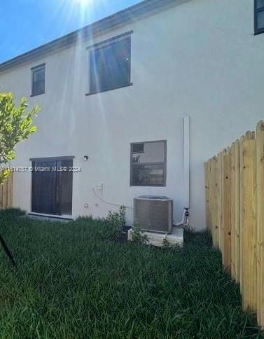 For Rent: $2,600 (3 beds, 2 baths, 1483 Square Feet)