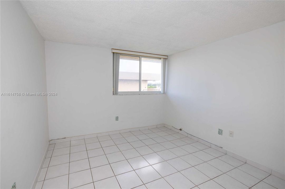 For Sale: $299,000 (2 beds, 2 baths, 1026 Square Feet)