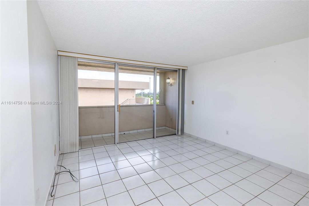 For Sale: $299,000 (2 beds, 2 baths, 1026 Square Feet)