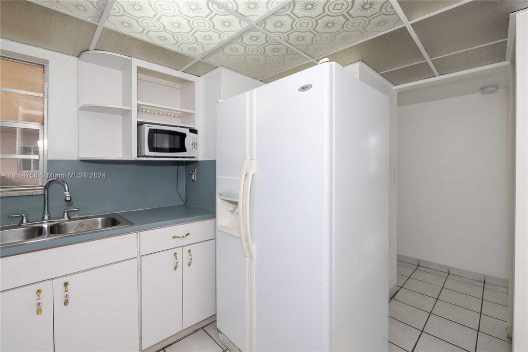 For Sale: $299,000 (2 beds, 2 baths, 1026 Square Feet)