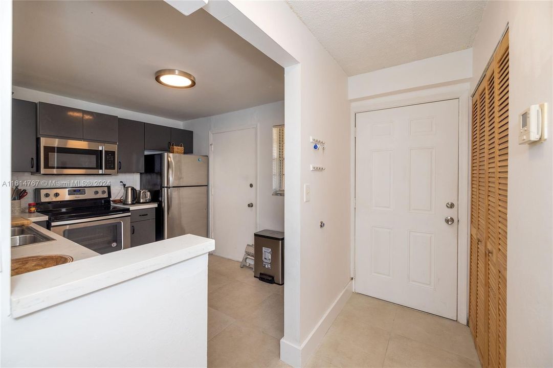 For Sale: $340,000 (2 beds, 2 baths, 1110 Square Feet)