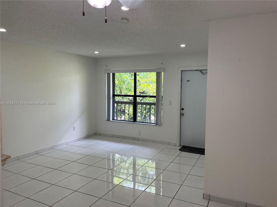 For Rent: $2,300 (2 beds, 2 baths, 747 Square Feet)