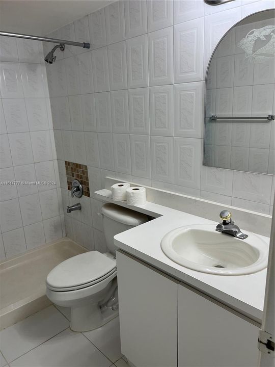 For Rent: $2,300 (2 beds, 2 baths, 747 Square Feet)