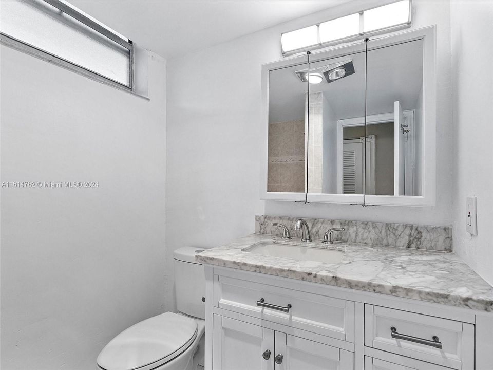 For Sale: $350,000 (2 beds, 2 baths, 1083 Square Feet)