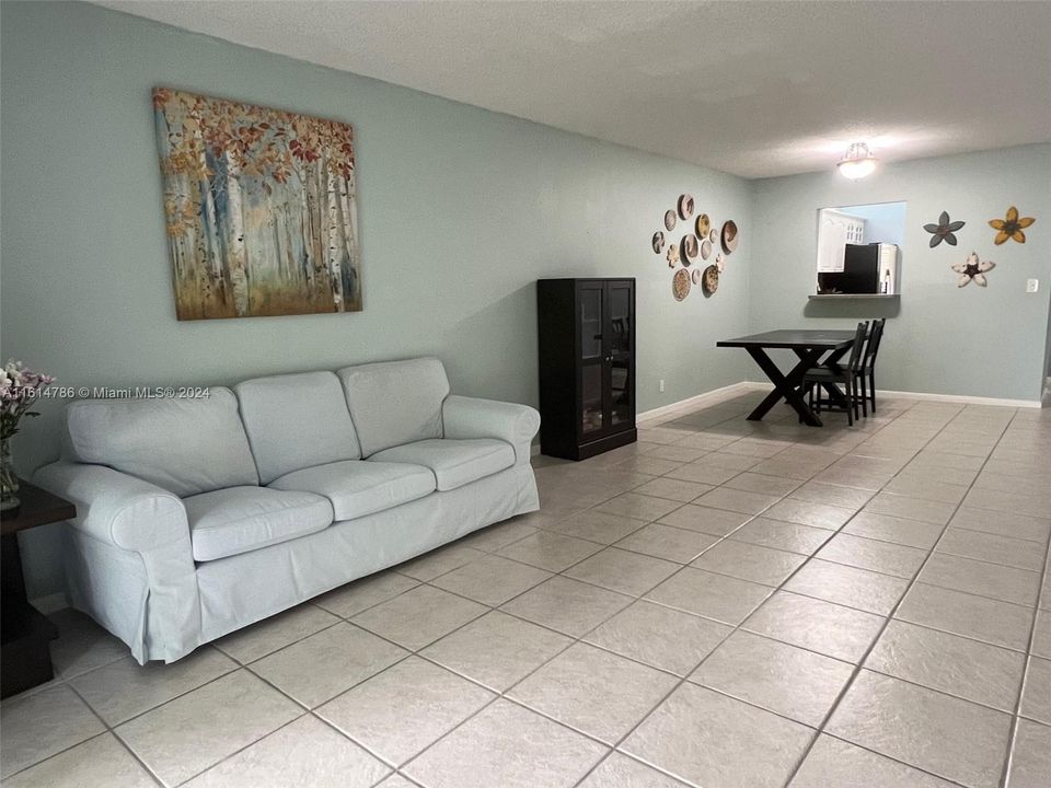 For Sale: $348,000 (2 beds, 2 baths, 1220 Square Feet)