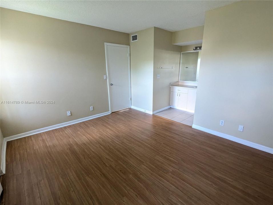 For Sale: $195,000 (2 beds, 2 baths, 768 Square Feet)