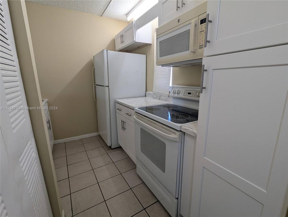 For Sale: $195,000 (2 beds, 2 baths, 768 Square Feet)