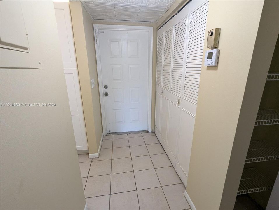 For Sale: $195,000 (2 beds, 2 baths, 768 Square Feet)