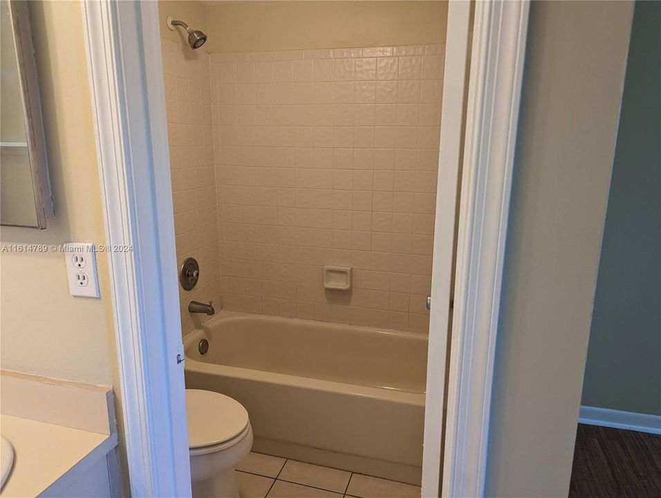 For Sale: $195,000 (2 beds, 2 baths, 768 Square Feet)