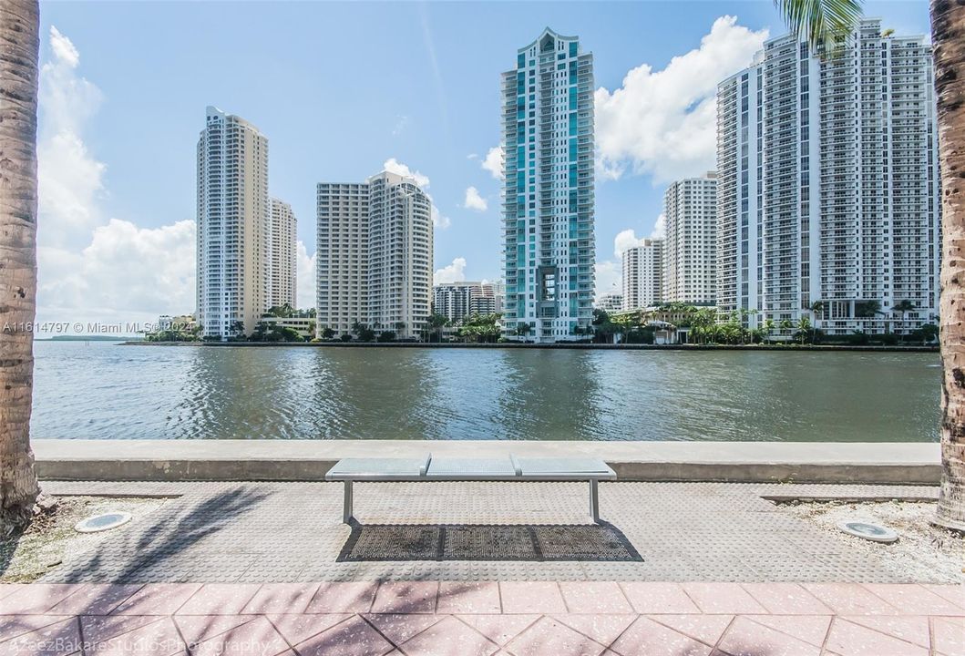 For Sale: $900,000 (2 beds, 2 baths, 1145 Square Feet)