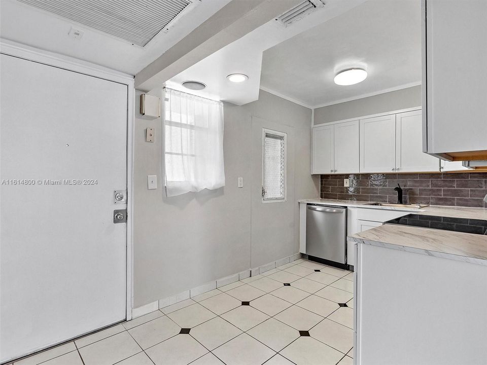 For Rent: $2,500 (2 beds, 2 baths, 1083 Square Feet)