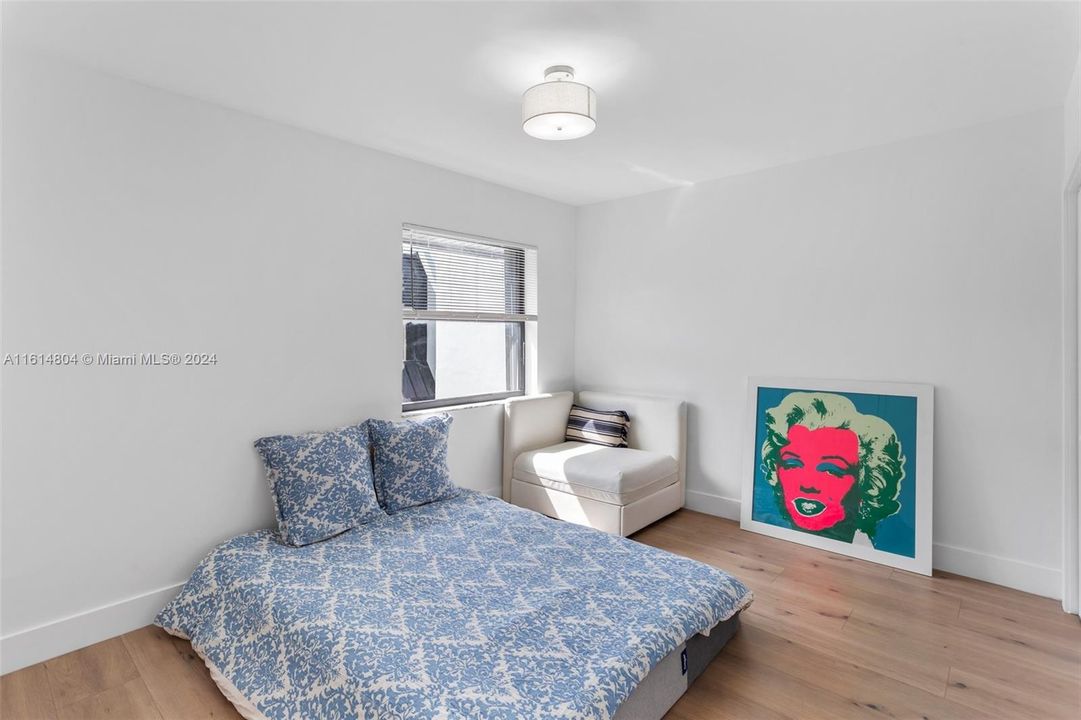 For Sale: $485,000 (2 beds, 2 baths, 1007 Square Feet)