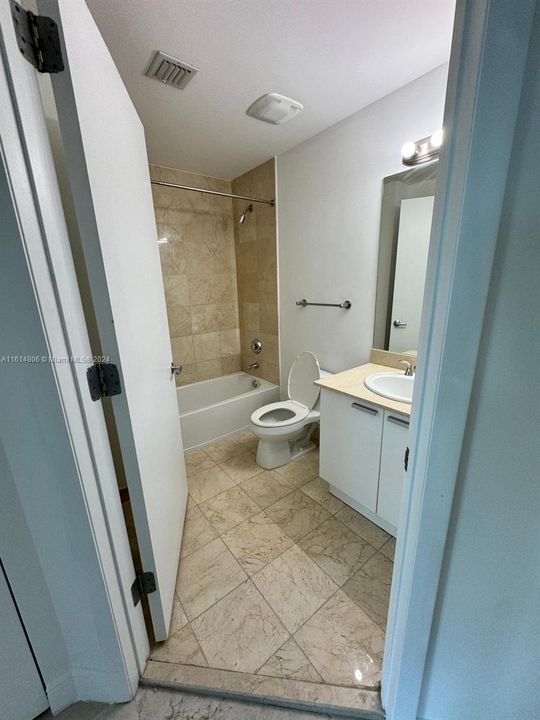 出租: $6,000 (3 贝兹, 2 浴室, 1798 平方英尺)