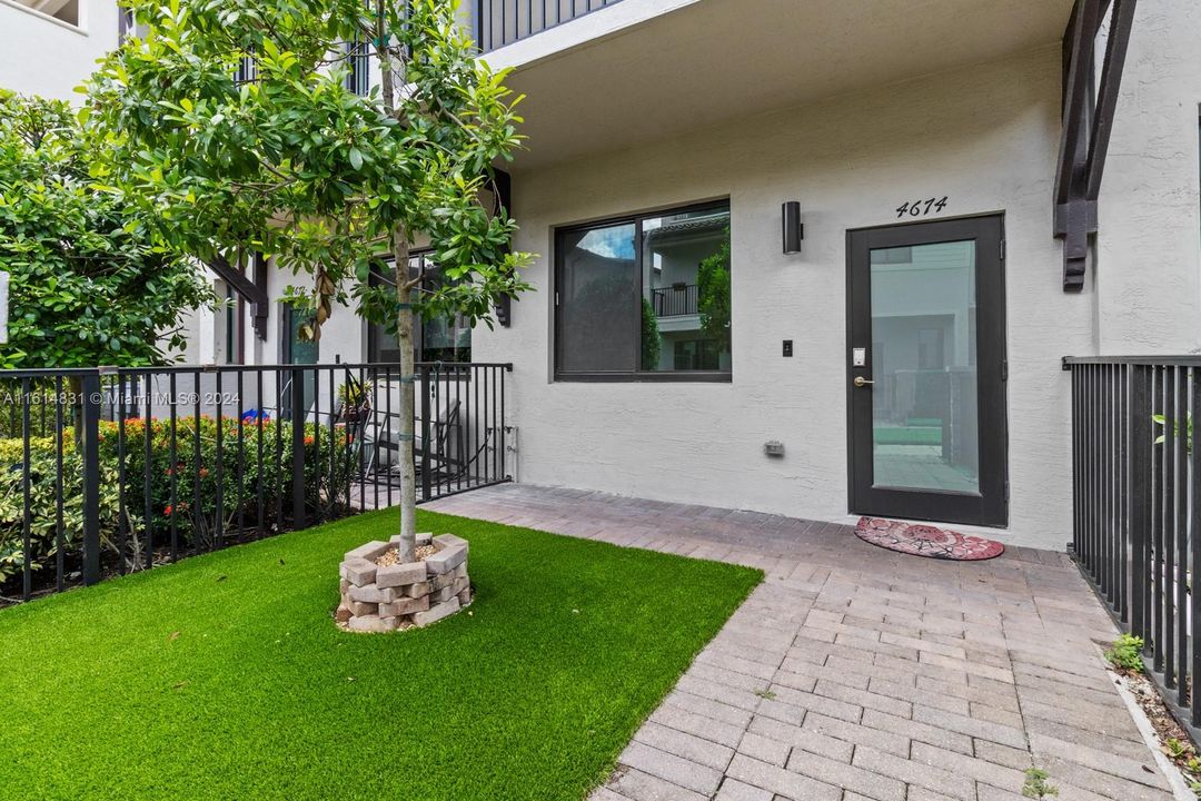 For Sale: $689,000 (3 beds, 2 baths, 1424 Square Feet)