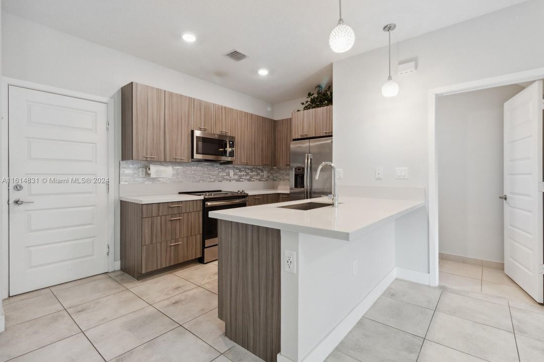 For Sale: $689,000 (3 beds, 2 baths, 1424 Square Feet)