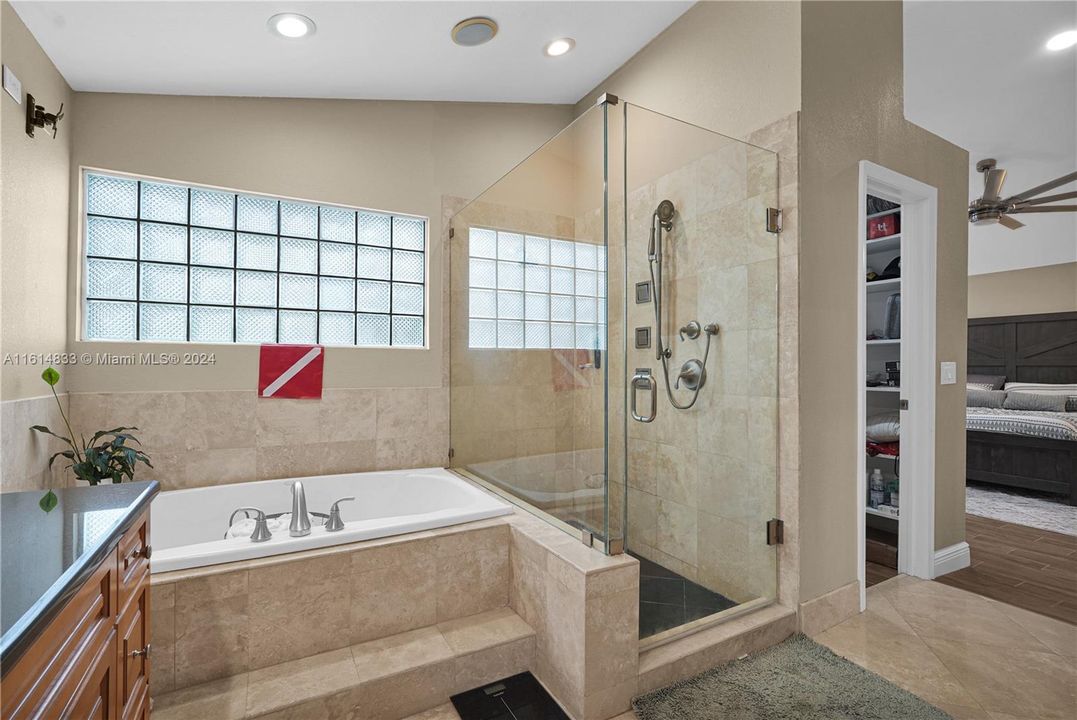 待售: $725,000 (3 贝兹, 2 浴室, 2486 平方英尺)