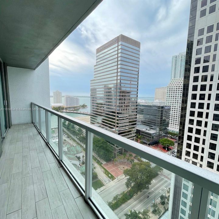 Active With Contract: $3,100 (1 beds, 1 baths, 738 Square Feet)