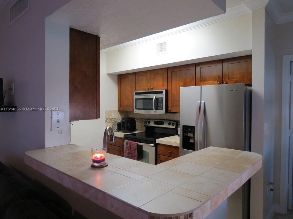 For Rent: $2,100 (1 beds, 1 baths, 810 Square Feet)