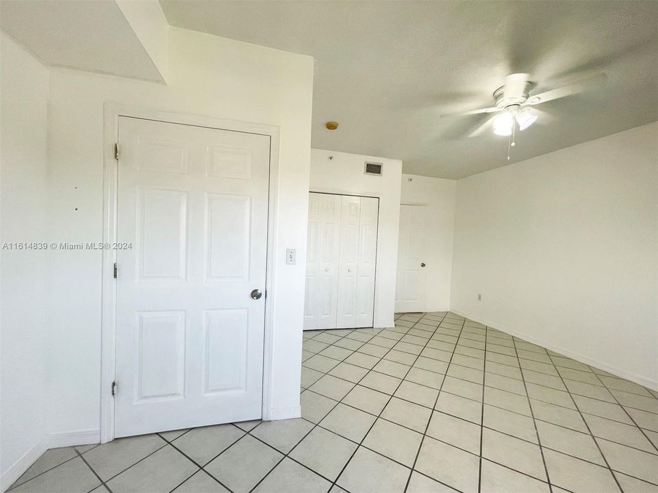 For Sale: $445,000 (2 beds, 2 baths, 917 Square Feet)